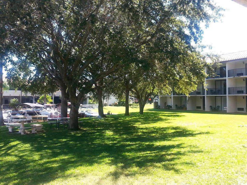 Vista Inn Lake Tarpon Palm Harbor Exterior photo