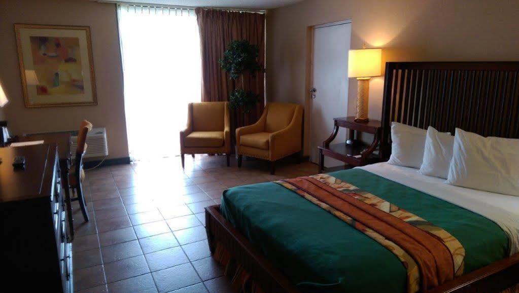 Vista Inn Lake Tarpon Palm Harbor Exterior photo