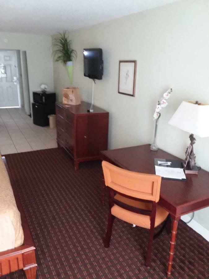 Vista Inn Lake Tarpon Palm Harbor Exterior photo